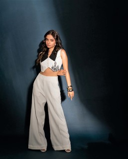 Anushka Sen feet photo thumbnail