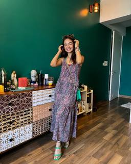 Anushka Sen feet photo thumbnail