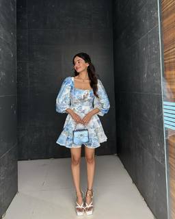 Anushka Sen feet photo thumbnail