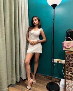 Anushka Sen feet photo thumbnail