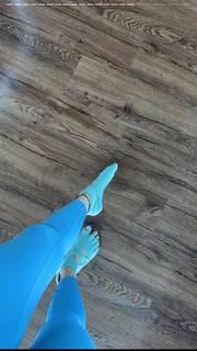Anushka Sen feet photo thumbnail