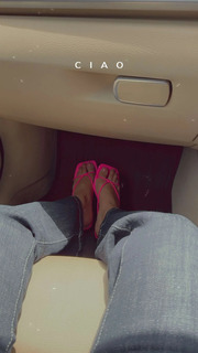 Anushka Sen feet photo thumbnail