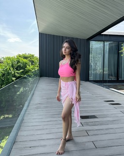 Anushka Sen feet photo thumbnail