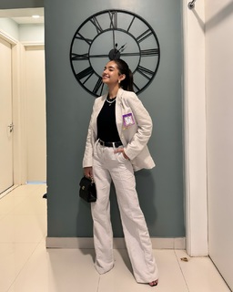 Anushka Sen feet photo thumbnail