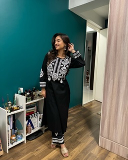Anushka Sen feet photo thumbnail