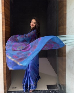 Anushka Sen feet photo thumbnail