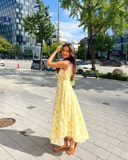 Anushka Sen feet photo thumbnail