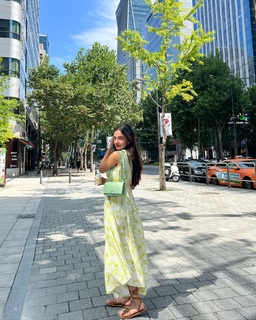 Anushka Sen feet photo thumbnail