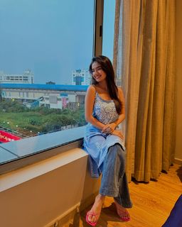 Anushka Sen feet photo thumbnail