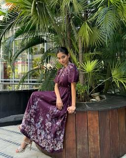 Anushka Sen feet photo thumbnail