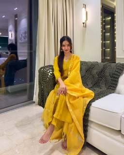 Anushka Sen feet photo thumbnail