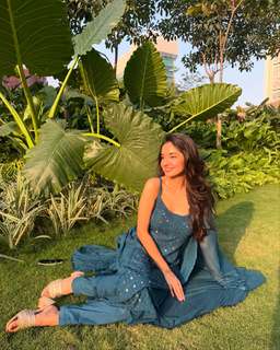 Anushka Sen feet photo thumbnail