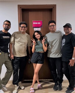 Anushka Sen feet photo thumbnail