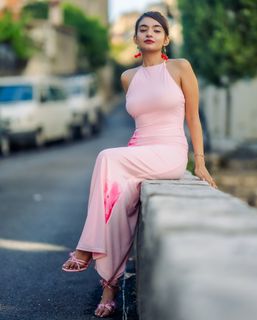 Anushka Sen feet photo thumbnail