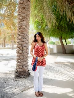 Anushka Sen feet photo thumbnail