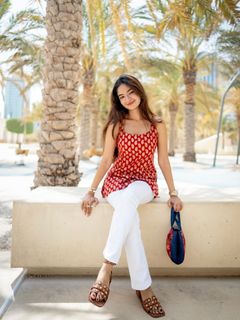 Anushka Sen feet photo thumbnail