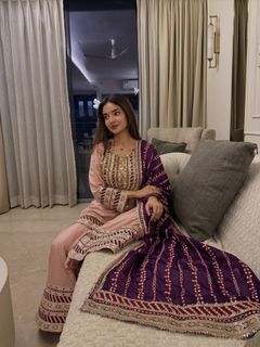 Anushka Sen feet photo thumbnail