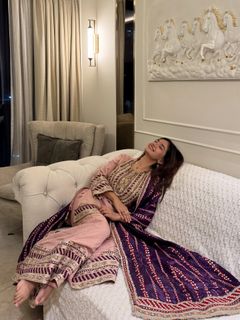 Anushka Sen feet photo thumbnail