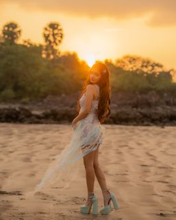 Anushka Sen feet photo 11