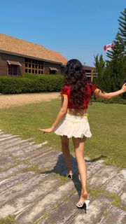 Anushka Sen feet photo 5