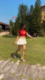 Anushka Sen feet photo 3