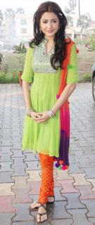 Anushka Sharma feet photo thumbnail