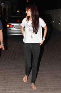 Anushka Sharma feet photo thumbnail