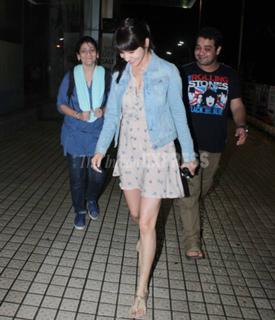 Anushka Sharma feet photo thumbnail