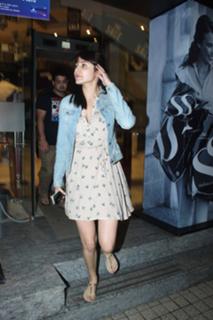 Anushka Sharma feet photo thumbnail