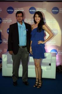 Anushka Sharma feet photo thumbnail