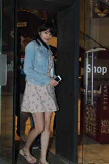Anushka Sharma feet photo thumbnail