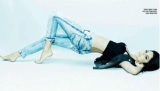 Anushka Sharma feet photo thumbnail