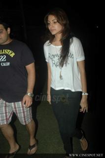 Anushka Sharma feet photo thumbnail
