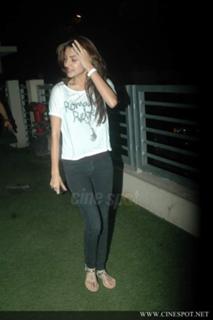 Anushka Sharma feet photo thumbnail