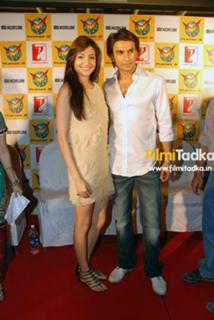Anushka Sharma feet photo thumbnail
