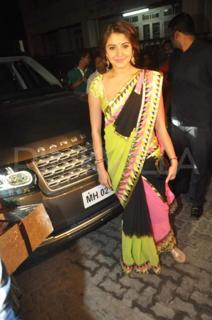 Anushka Sharma feet photo thumbnail