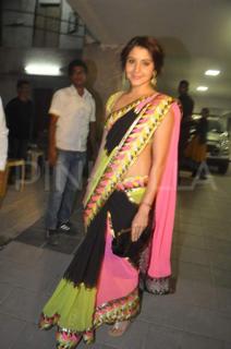 Anushka Sharma feet photo thumbnail