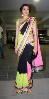 Anushka Sharma feet photo thumbnail