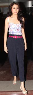 Anushka Sharma feet photo thumbnail