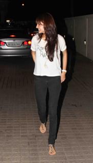 Anushka Sharma feet photo thumbnail