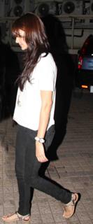 Anushka Sharma feet photo thumbnail