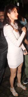 Anushka Sharma feet photo thumbnail