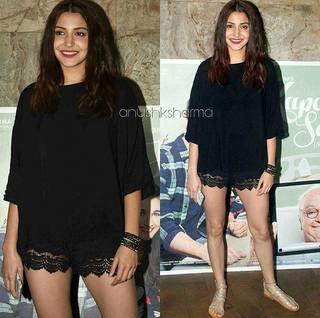 Anushka Sharma feet photo thumbnail
