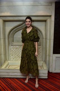 Anushka Sharma feet photo thumbnail