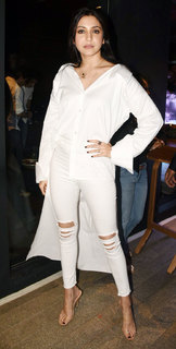 Anushka Sharma feet photo thumbnail