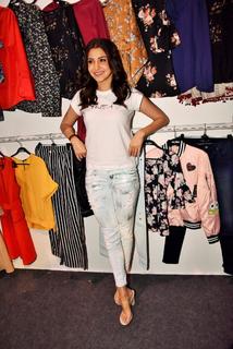 Anushka Sharma feet photo thumbnail