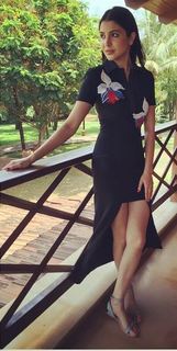 Anushka Sharma feet photo thumbnail