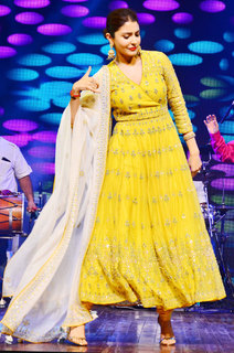 Anushka Sharma feet photo thumbnail