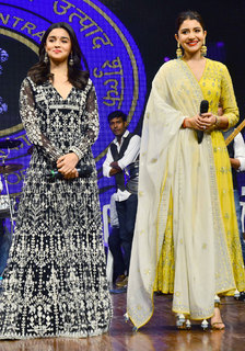 Anushka Sharma feet photo thumbnail