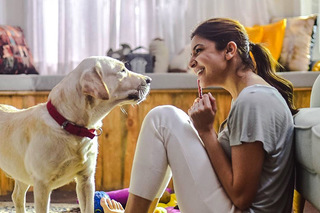 Anushka Sharma feet photo thumbnail